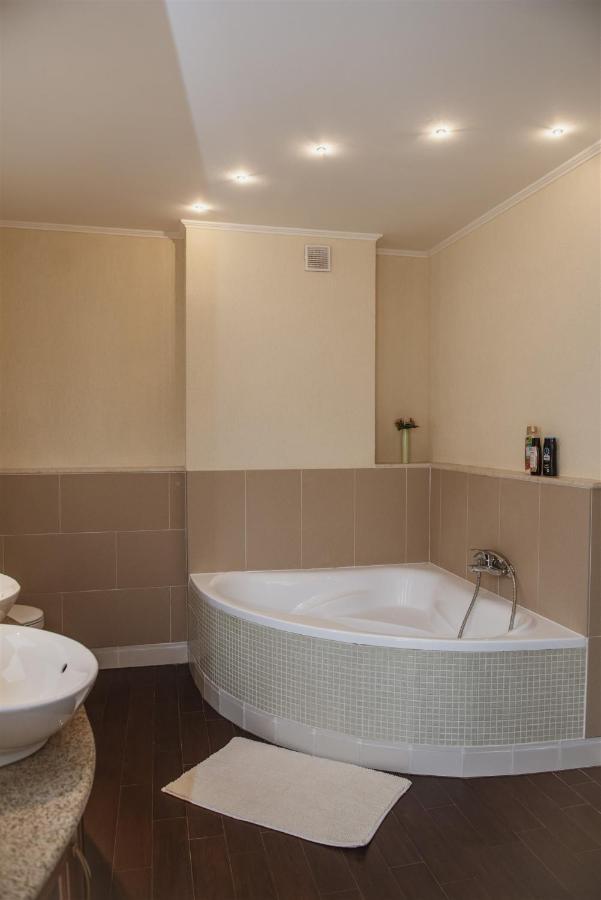 Hilltop Wellness Villa-big Garden, Sauna, Hot Tube Vila
