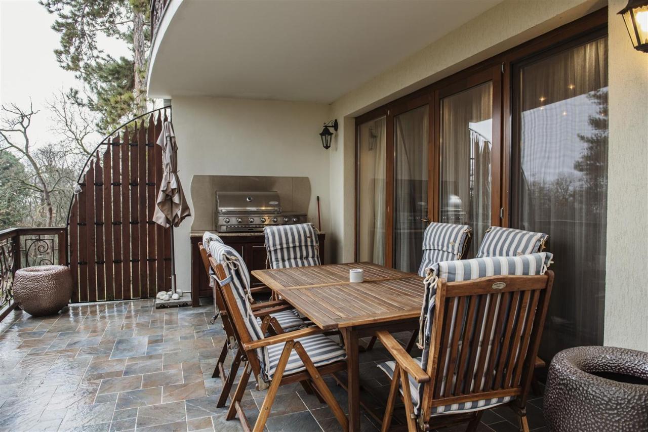 Hilltop Wellness Villa-big Garden, Sauna, Hot Tube וילה פץ'