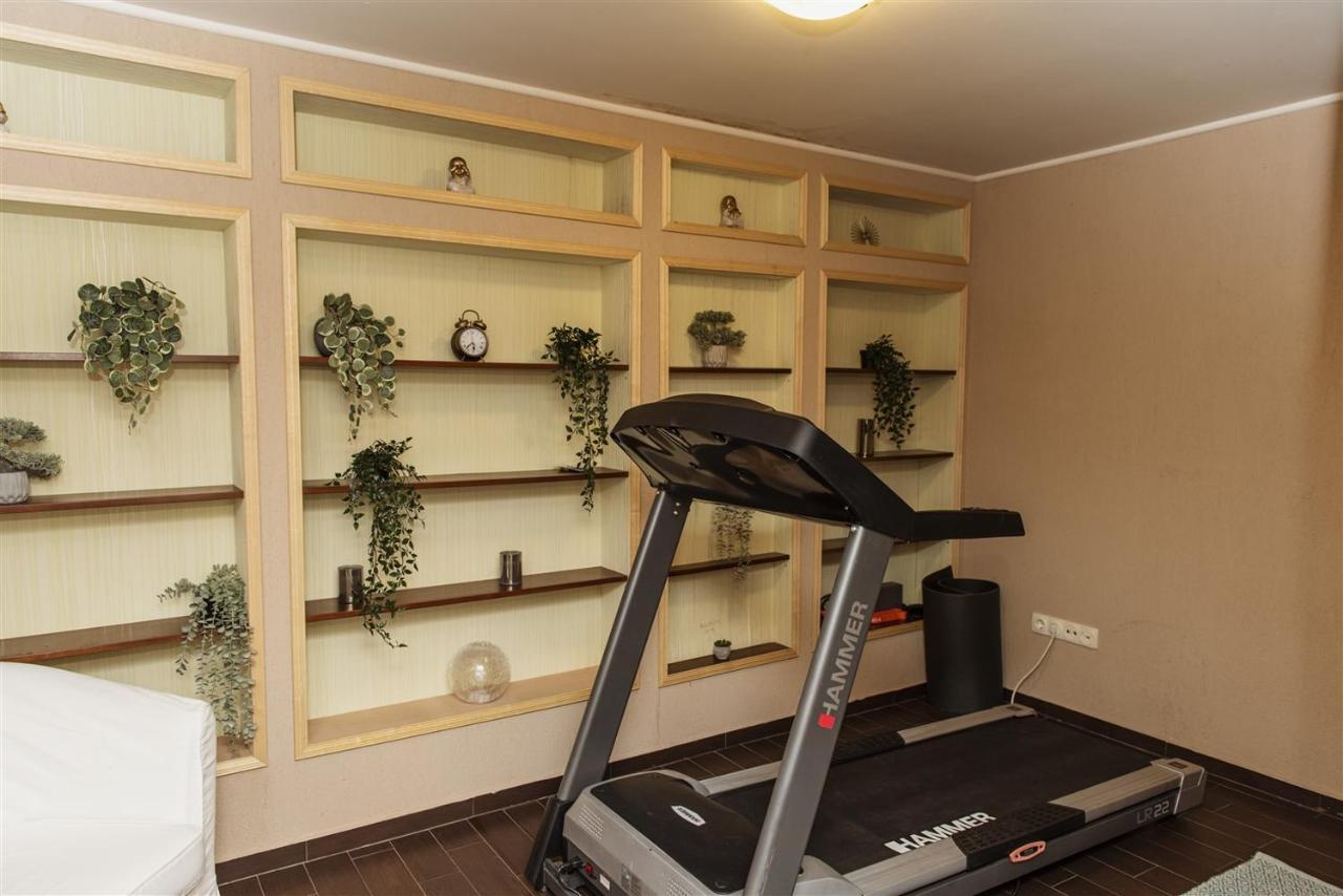 Hilltop Wellness Villa-big Garden, Sauna, Hot Tube וילה פץ'
