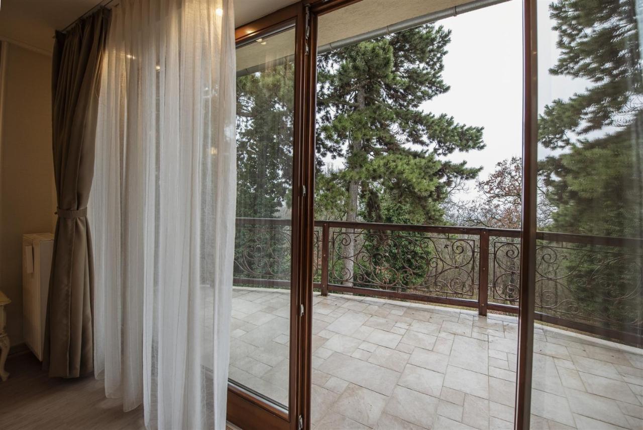 Hilltop Wellness Villa-big Garden, Sauna, Hot Tube Pětikostelí
