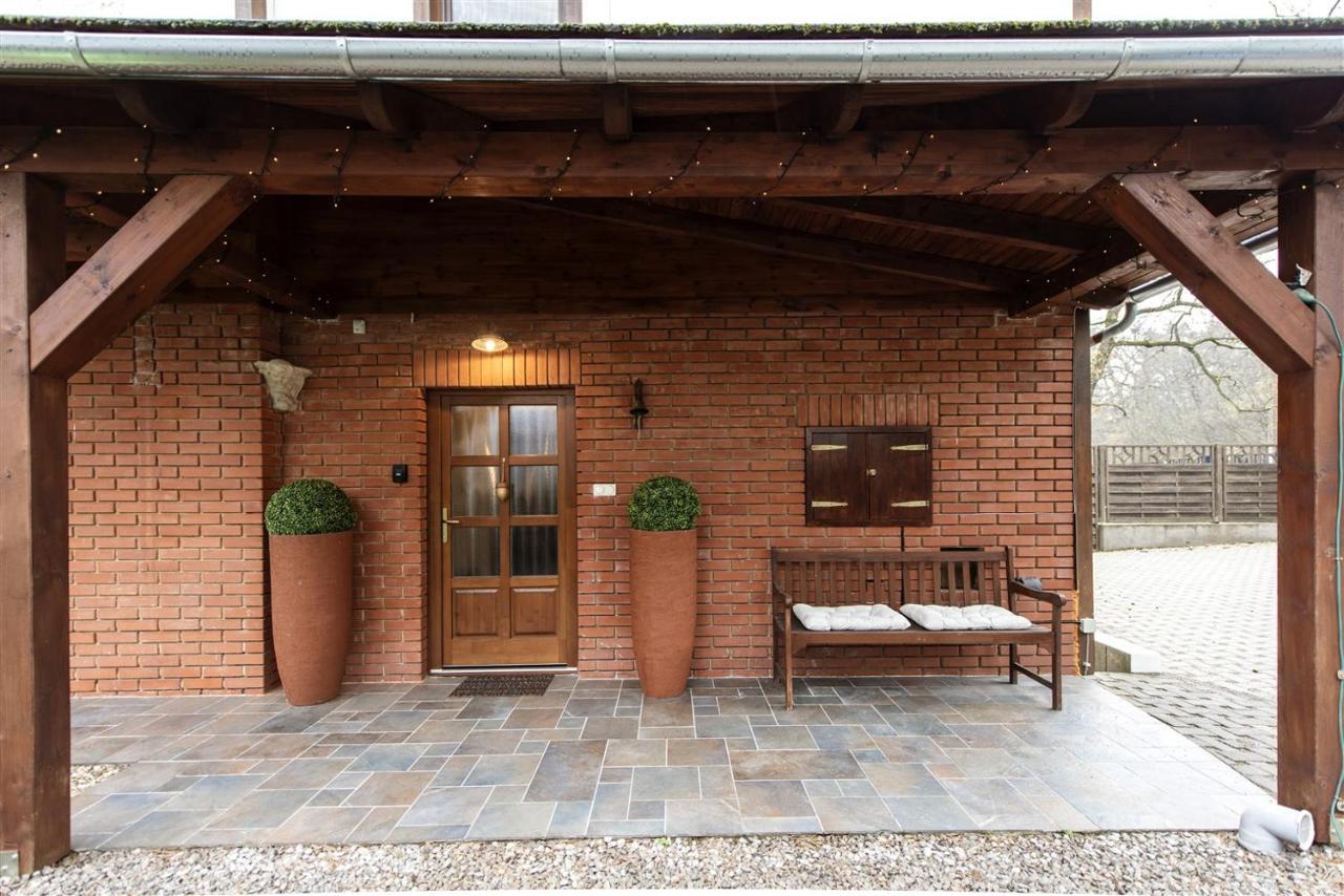 Hilltop Wellness Villa-big Garden, Sauna, Hot Tube וילה *