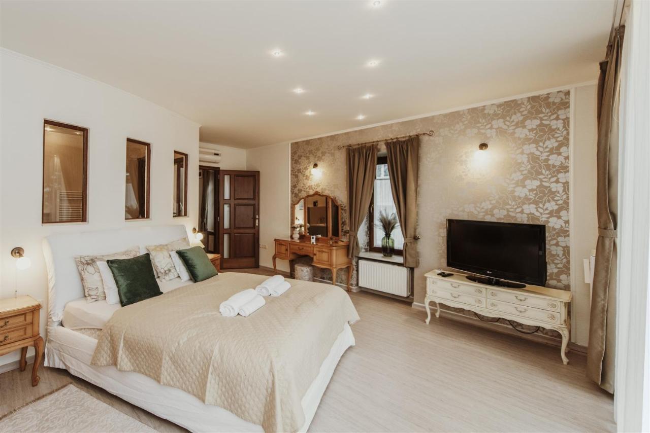 Hilltop Wellness Villa-big Garden, Sauna, Hot Tube וילה